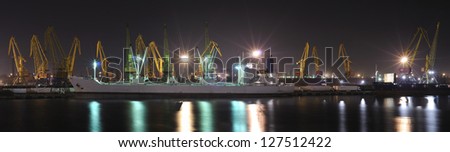 Night shift in the port