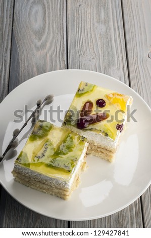 Layered cheese cake with jelly