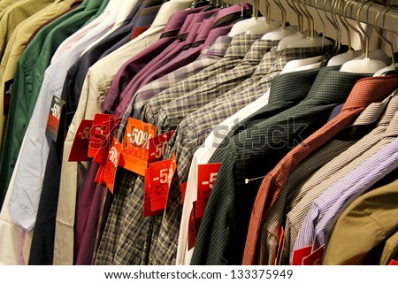 Shopping Sale - male shirts / -50% discount during winter Paris sales in the male closing section (shirts)