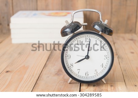 vintage alarm clock at 8 o\'clock in the morning