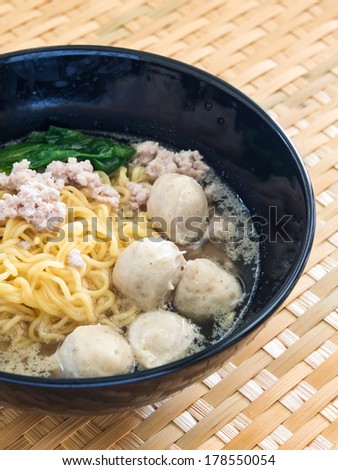 Eating instant noodle with minced pork and pork ball