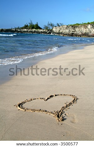 Heart drawn on a Maui beach