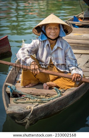 HOI AN, VIETNAM - MARCH 31: Woman paddles fishing boat in Hoi An, Vietnam on March 31, 2014.