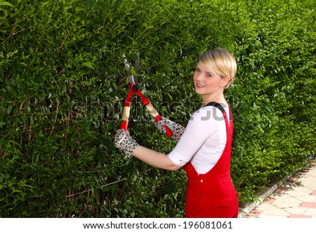 girl trimmed hedge