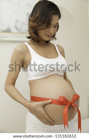 The Bourne constipation with gold ribbons as a gift to her husband