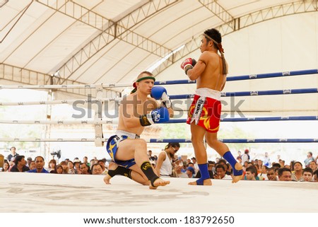 AYUTTHAYA, THAILAND- MARCH 17 : Women Thai boxing match between  Moces (Thai) VS Tobe (Sweden) at World Muay Thai Fight Fastival on March 17, 2013 in Ayutthaya, Thailand.