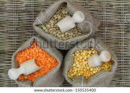 Selection of pulses in jute bags