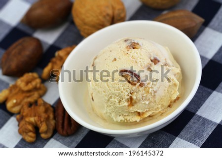 Pecan, walnut and caramel ice cream