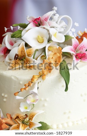  top of a beautiful wedding cake with a georgeous flower arrangement on