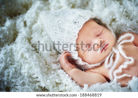 Newborn Baby with hands in Hat