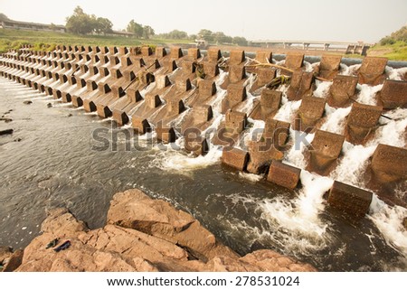 Concrete reducing water pressure Small dams