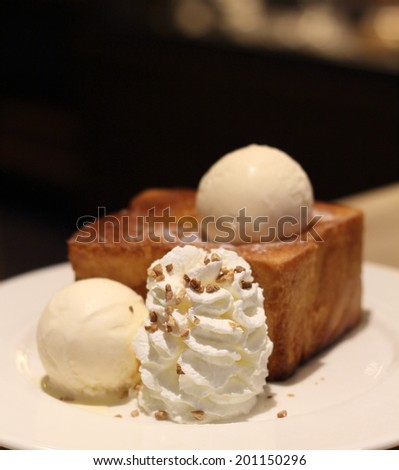 French toast with ice cream vanilla