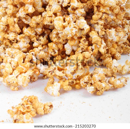 Delicious sweet and crunchy caramel popcorn