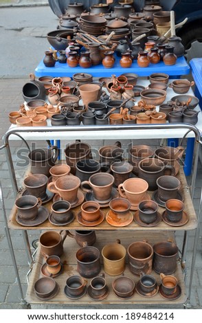 Street trade in ceramic ware