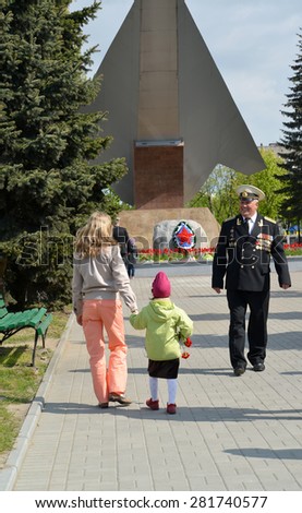 KALININGRAD, RUSSIA - MAY 09, 2015: A meeting with the veteran of sea aircraft about a monument to \