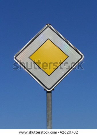 Give Way Sign / Right of way