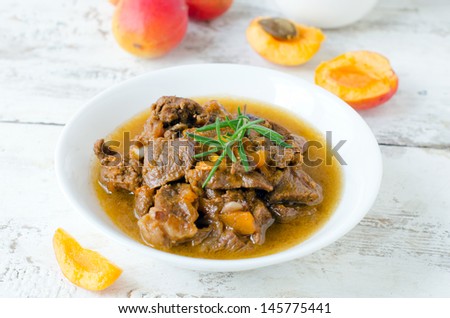 Meat stew with apricots