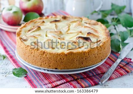 Apple pie and custard
