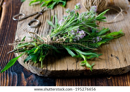 Fresh herbs: thyme, rosemary and tarragon