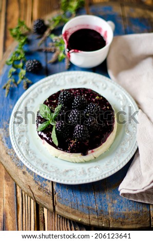 Cheesecake with chocolate and blackberries