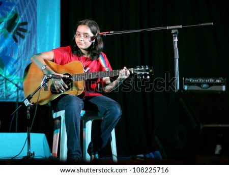 HYDERABAD,AP,INDIA-JUNE 21:Ragini  plays hindi film song  at Alliance Francaise, Goethe Zentrum and HwM foundation World Music Day celebrations on June 21,2012 in Hyderabad,Ap,India.