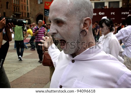 BOLOGNA, ITALY - JUN 18: A man masked as Zombie screaming to the people and menace them during the \'Partòt\' Street Parade 2011 in \'Piazza Maggiore\' Bologna, Italy on Jun 18, 2011.