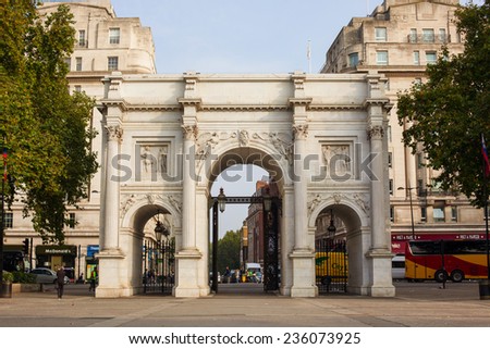 London - September 22, 2014: Marble arch in London, UK on September 22, 2014. The structure was designed by John Nash in 1827 to be the state entrance to the cour d\'honneur of Buckingham Palace.