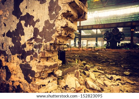 metallurgical firm waiting for a demolition