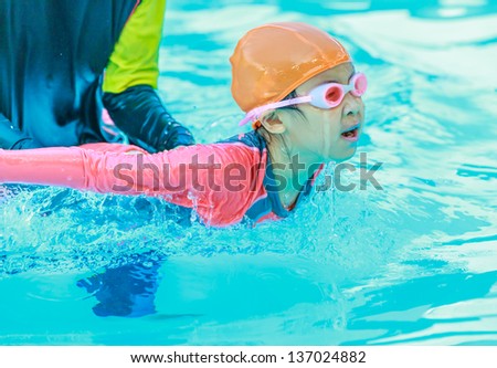 yong girl learns butterfly swimming
