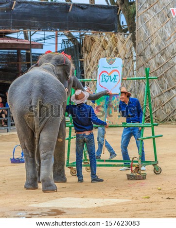 PATTAYA, THAILAND - SEPTEMBER 14: Elephant draw the picture at Nong Nooch Garden on Sep 14,13. Nong Nooch is world renowned for its impressive Elephant and Thai Cultural Shows.
