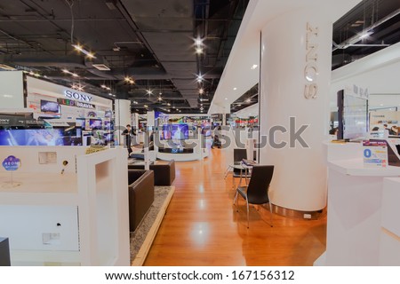 Bangkok - November 23 : People Shop In Electronics Shop At The Mall Ngamwongwan On Nov 23, 2013 In Bangkok. The Mall Group Is One Of Thailand\'S Largest Mall Operators,Main Rival Is The Central Group.