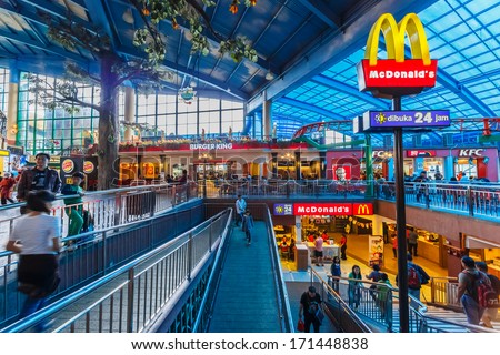 GENTING HIGHLANDS, MALAYSIA - DECEMBER 21 : Dining area in First World Plaza on Dec 21,13 in Genting Highlands. It\'s a shopping centre which consists of shops, restaurants, an indoor theme park, ect.