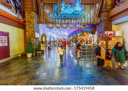 GENTING HIGHLANDS, MALAYSIA - DECEMBER 21 : Snow Wold in First World Plaza on Dec 21,13 in Genting Highlands. It\'s a shopping centre which consists of shops, restaurants, an indoor theme park, ect.