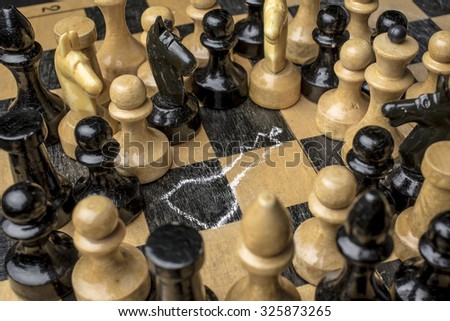 Chess King killed on the chessboard, the witnesses look at the circled using a chalk outline of a corpse