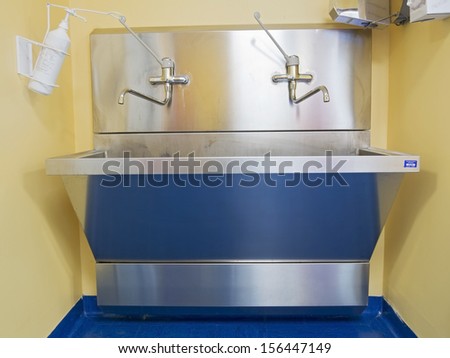 metal sink in hospital room for dry sterile surgeon\'s hands