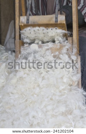 craftsman who spins the wool