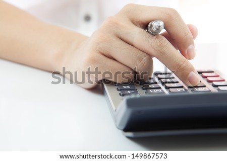 Woman's hands counts on the calculator