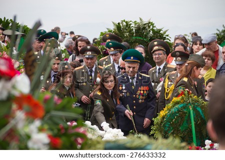 Tribute to the memory of the heroes of the Great Patriotic War, placing flowers at the eternal flame .9 May 2015