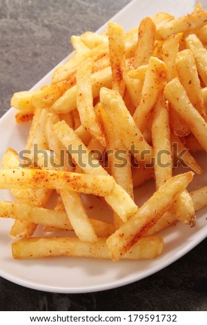 chili fries on platter