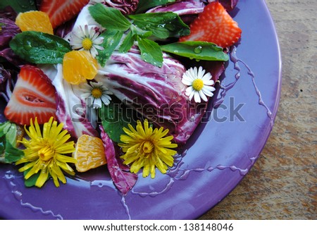 Flower salad whit sweet honey and fruits.