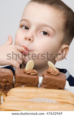 boy eating cakes