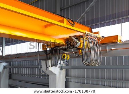 Factory overhead crane installation on rail,  can movement to every where in factory area.