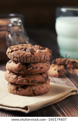 Cookies with a glass of milk and a cookie jar