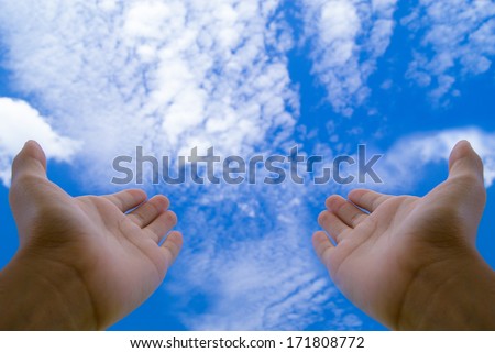 pray to the blue sky with two hands