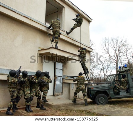 PANCEVO, SERBIA - CIRCA JANUARY 2007: Yugoslav army special force soldiers trains their skills, circa January 2007 in Pancevo