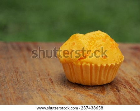 cake/yellow cupcake.
