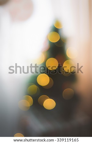 De focused christmas tree light in home/De focused christmas tree lights