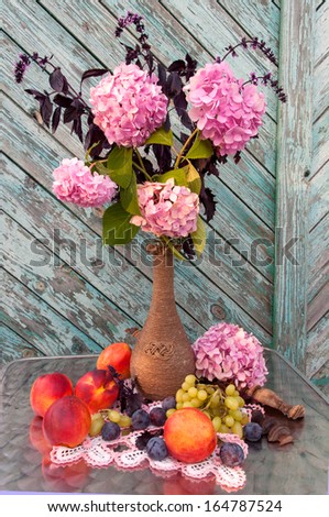 still life bouquet with pink hydrangea flowers and peaches