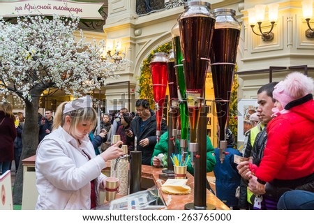 MOSCOW - MARCH 22: People buying of fruit, juices and soft drinks in the GUM store on March 22, 2015 in Moscow. GUM is the large store in Moscow , it is popular among international tourists.