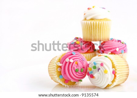 Two mini cupcakes in foreground with 3 in background